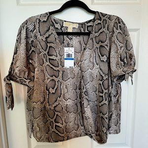 Brand new beautiful top!!